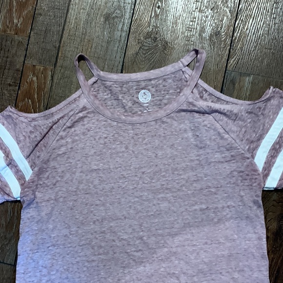 SO sz M cold shoulder t-shirt euc - Picture 2 of 3